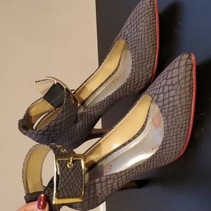 Andrea snake print pumps
